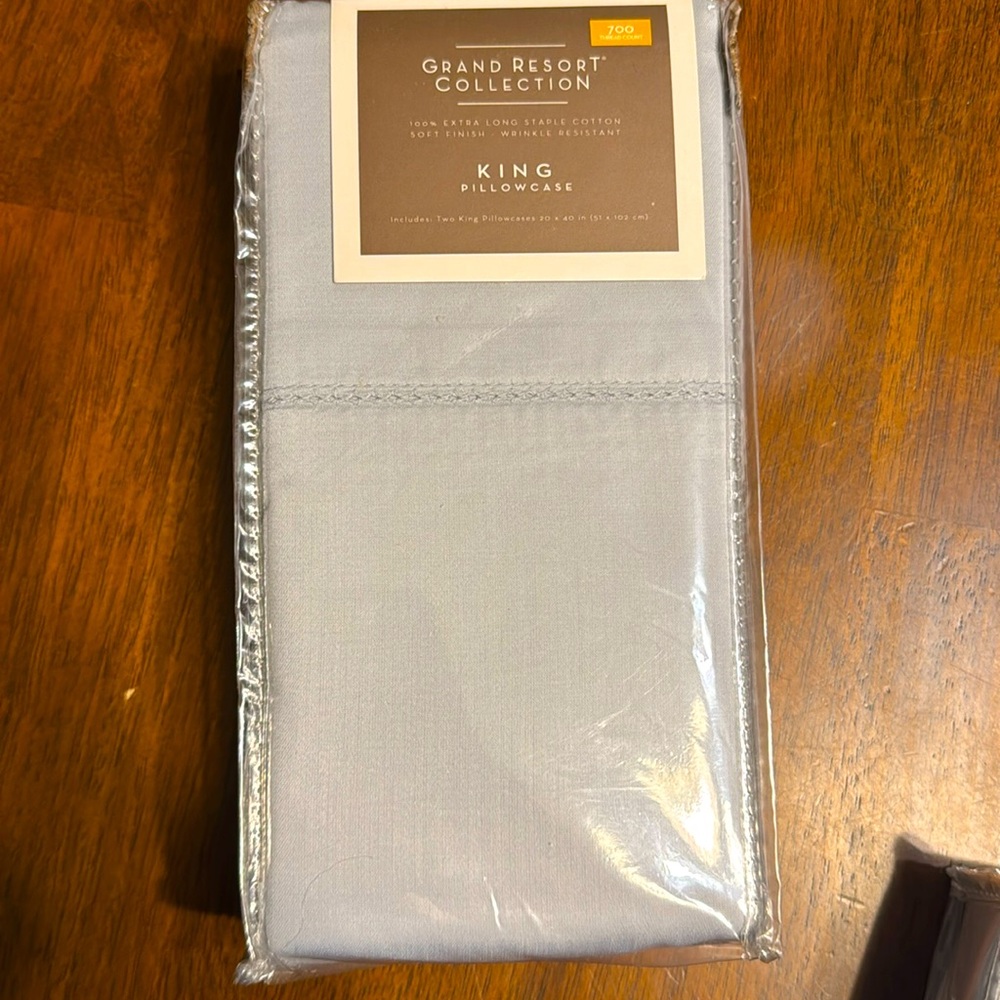 700 Thread Count 100% Cotton Pillowcase Pair, King Color: blue